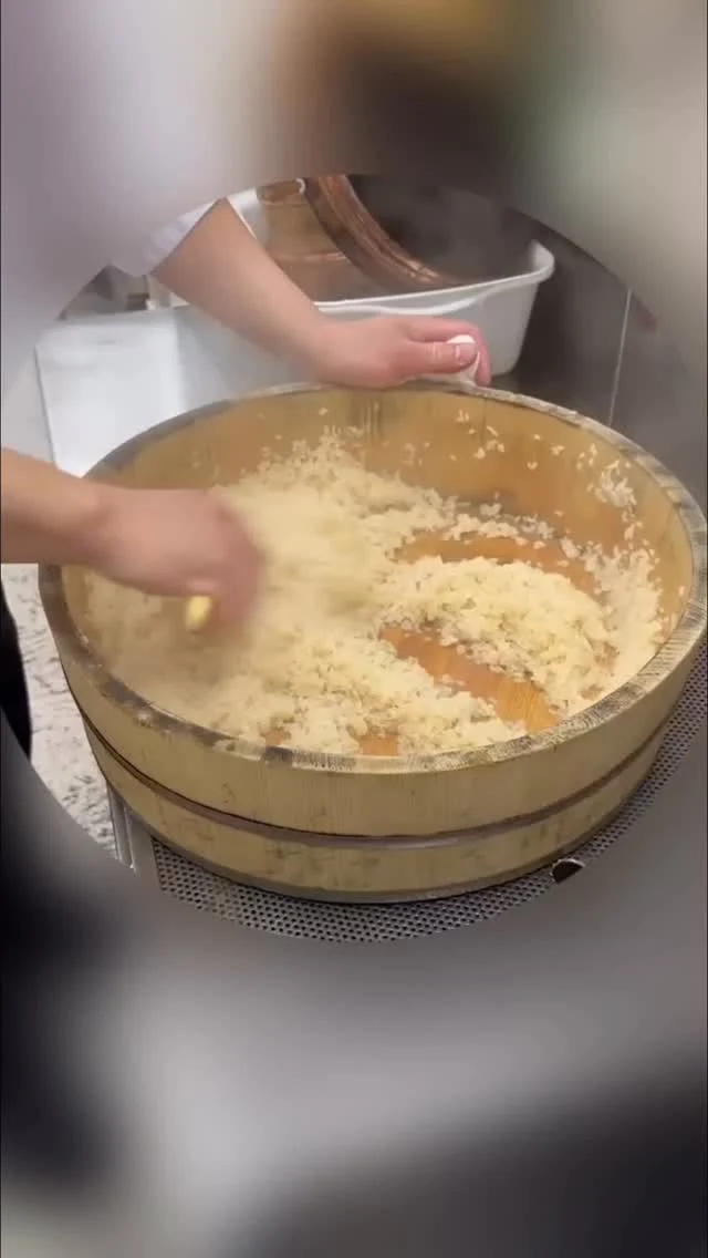 こんにちは🌞
本日もよろしくお願いいたします。

【ランチ】
11:30〜13:00／13:30〜15:00（二部制）
【ディナー】
18:00〜23:00

【メニュー】
🍣 おまかせ12貫コース　9,500円
🍣 おまかせ15貫コース　12,000円
🍣 厳選おまかせショートコース　12,000円
🍣 握り多め大将厳選コース　21,000円
🍣 大将の厳選おまかせコース　23,000円

ご予約はプロフィールリンク、または公式HPより📩

───────────
#自由が丘 #目黒線グルメ #東横線ディナー 
#鮨屋 #寿司屋