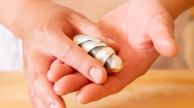 自由が丘・奥沢の隠れ家 江戸前鮨🍣 
6m檜カウンターで味わうおまかせコース

本日はお席ございます。 
ご来店お待ちしております。

【ランチ】 
11:30〜 / 13:30〜（二部制）

【ディナー】 
18:00〜23:00

【人気コース】 
🍣  ランチおまかせ15貫　12,000円 
🍣  ディナー大将厳選おまかせ　23,000円

ご予約はプロフィールリンクより📩

#自由が丘鮨
#江戸前鮨
#omakase
#tokyosushi
#jiyugaokasushi