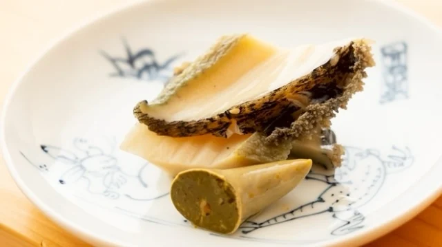 🍣 自由が丘の隠れ家 江戸前鮨

6mの檜カウンターで味わう
大将のおまかせコース。

静かな空間で
一貫ずつ丁寧に握る江戸前鮨を
お楽しみいただけます。

Hidden Edo-style sushi in Jiyugaoka, Tokyo.
Omakase experience at a 6m hinoki counter.

ご予約はプロフィールリンクより📩
Reservations from the link in bio.

#自由が丘グルメ
#自由が丘寿司
#江戸前鮨
#omakase
#tokyosushi