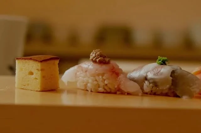 🍣 自由が丘の隠れ家 江戸前鮨

☀️本日お席若干ございます☀️

6mの檜カウンターで味わう
大将のおまかせコース。

静かな空間で
一貫ずつ丁寧に握る江戸前鮨を
お楽しみいただけます。

Hidden Edo-style sushi in Jiyugaoka, Tokyo.
Omakase experience at a 6m hinoki counter.

ご予約はプロフィールリンクより📩
Reservations from the link in bio.

#自由が丘グルメ
#自由が丘寿司
#江戸前鮨
#omakase
#tokyosushi