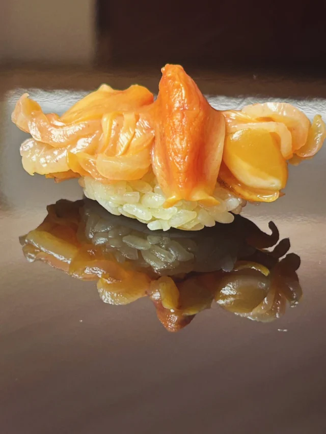 🍣 自由が丘の隠れ家 江戸前鮨

桜が満開ですね🌸
本日最後の月曜日営業です。
4月より日曜日・月曜日休みになります。

6mの檜カウンターで味わう
大将のおまかせコース。

本日席わずかとなっております。
お早めのご予約お待ちしております🌸

Hidden Edo-style sushi in Jiyugaoka, Tokyo.
Omakase experience at a 6m hinoki counter.

ご予約はプロフィールリンクより📩
Reservations from the link in bio.

#自由が丘グルメ
#自由が丘寿司
#江戸前鮨
#omakase
#tokyosushi