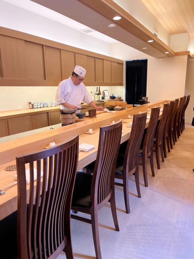 GW期間中はたくさんのご来店をいただき、誠にありがとうございました。

本日より通常営業に戻ります。
店主も気持ちを新たに、皆さまをお迎えする準備を整えております。

日常に戻ったひとときに、
ゆっくりとした一貫を楽しみにいらしてください。

本日もご来店を心よりお待ちしております。