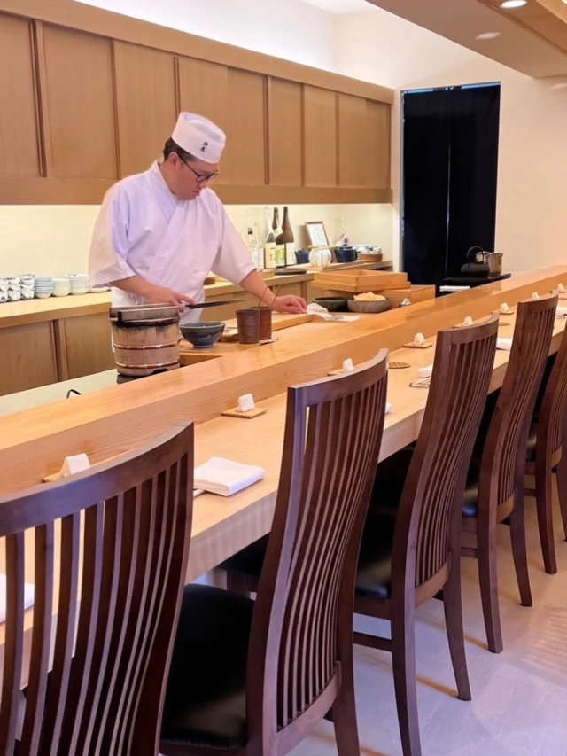🍣 自由が丘の隠れ家 江戸前鮨

季節が変わるたび、 魚の表情も変わります。

その日いちばん美味しい旬を おまかせコースで。

今しか味わえない一貫を ご用意してお待ちしております。

ご予約はプロフィールリンクより📩

—

Seasonal Edo-style sushi in Tokyo. Enjoy the best fish of the season.

Reservations from the link in bio.