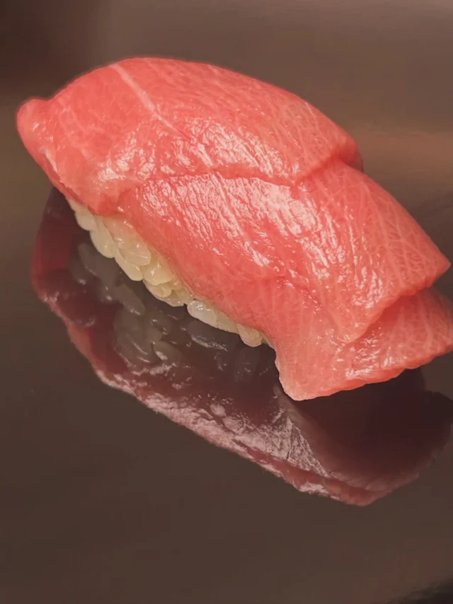 🍣 自由が丘の隠れ家 江戸前鮨

6mの檜カウンターで味わう
大将のおまかせコース。

今週はお席に余裕ございます。
お早めのご予約お待ちしております🌸

Hidden Edo-style sushi in Jiyugaoka, Tokyo.
Omakase experience at a 6m hinoki counter.

ご予約はプロフィールリンクより📩
Reservations from the link in bio.

#自由が丘グルメ
#自由が丘寿司
#江戸前鮨
#omakase
#tokyosushi